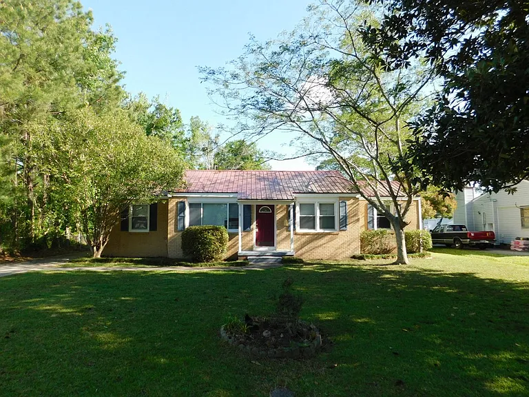 108 Beaufort Dr — Photo 2