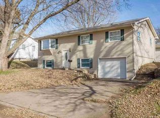 2713 Heather Ln, Bettendorf, IA 52722