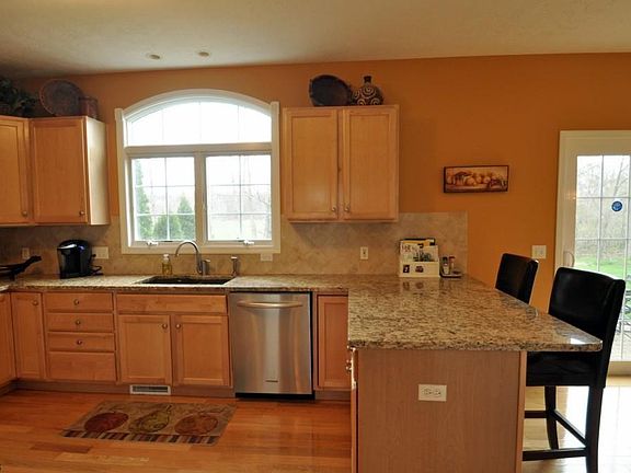 5th image of 319 Waterside Dr