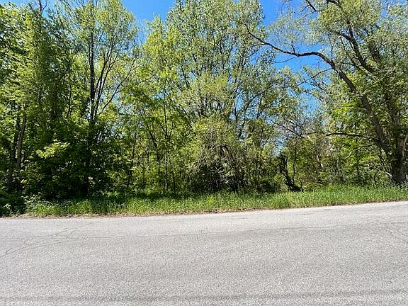 4th image of 300-10 Birch Ave