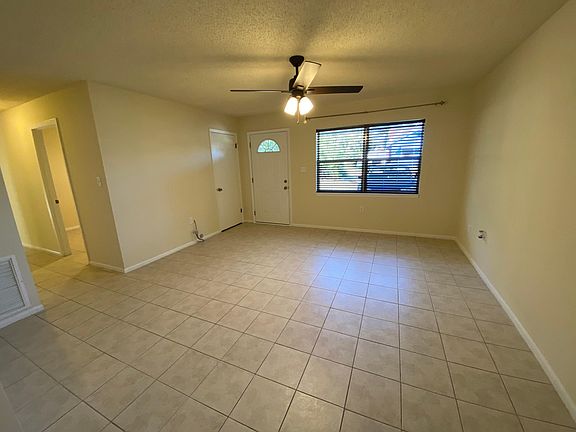3rd image of 607 Ridge Pl