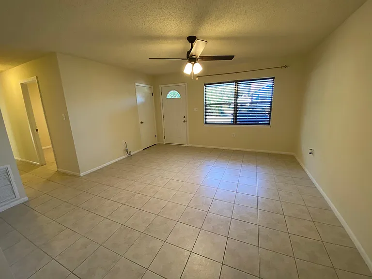 607 Ridge Pl — Photo 3