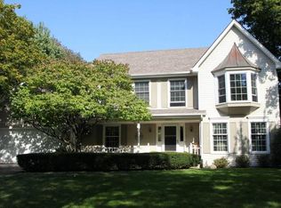 2235 Paddock Ct, Geneva, IL 60134