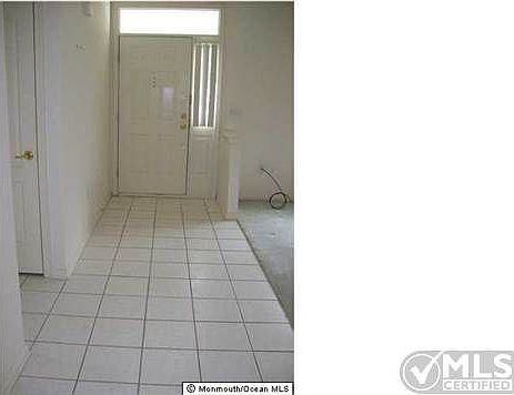 4th image of 90 Greenlawns Dr