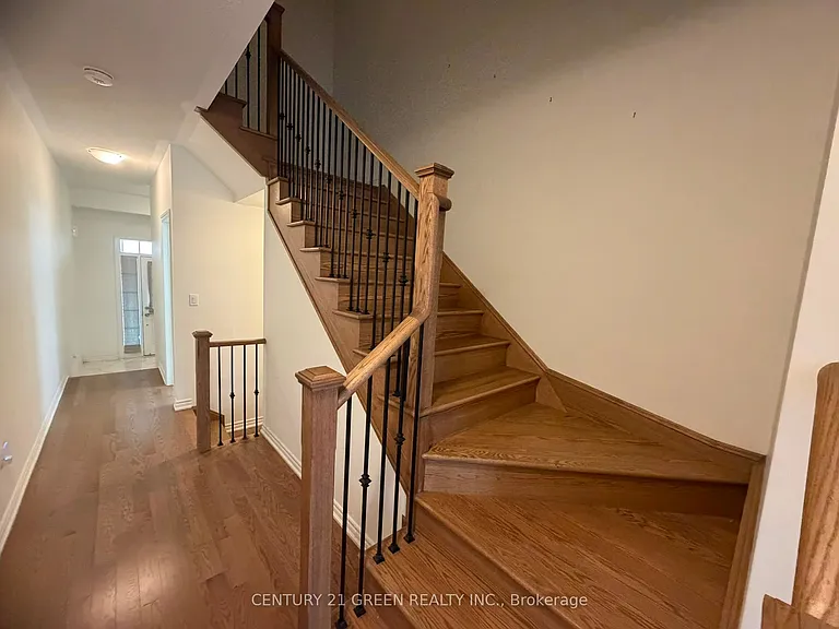 6 Reigate Ave — Photo 10