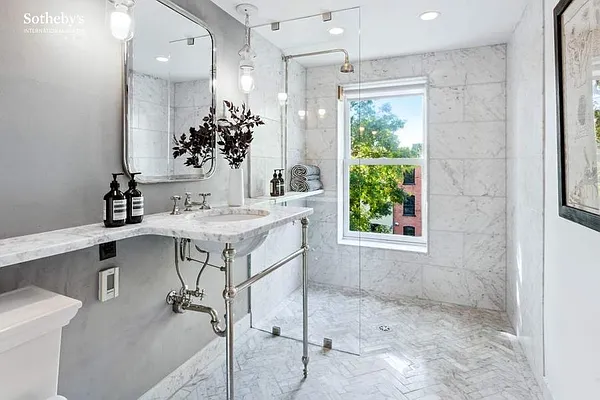 Sold by Sotheby's International Realty | media 17