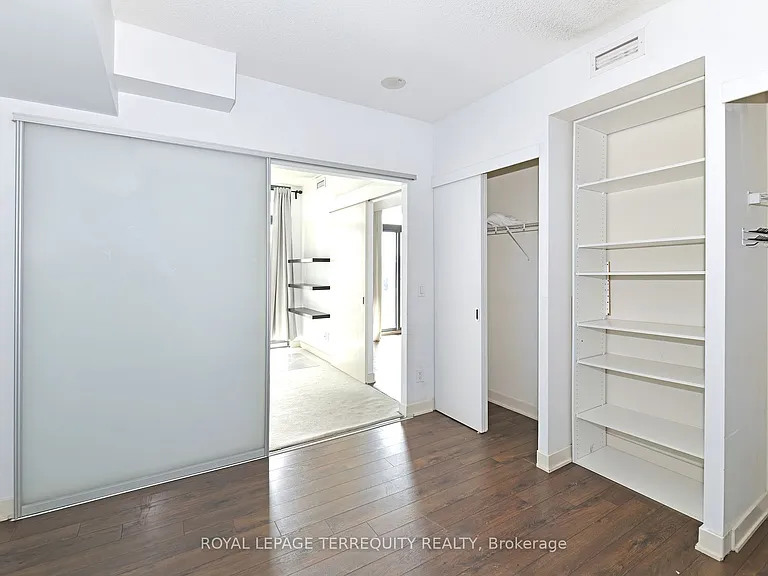 110 Charles St E #2710 — Photo 10