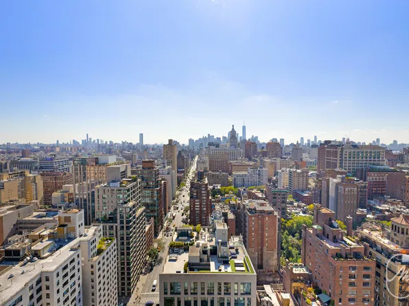 290 Third Avenue image 27 of 28