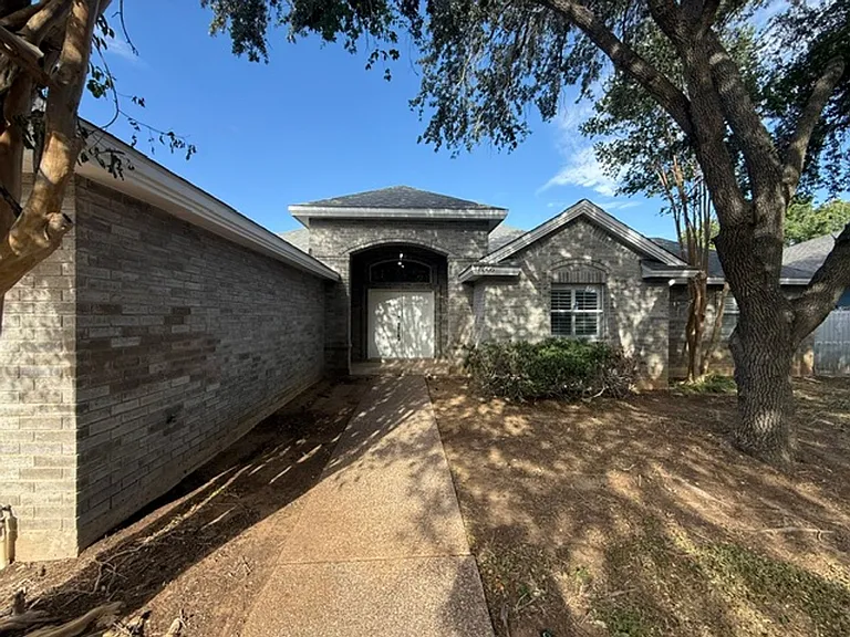 8506 Crownwood Dr — Photo 2