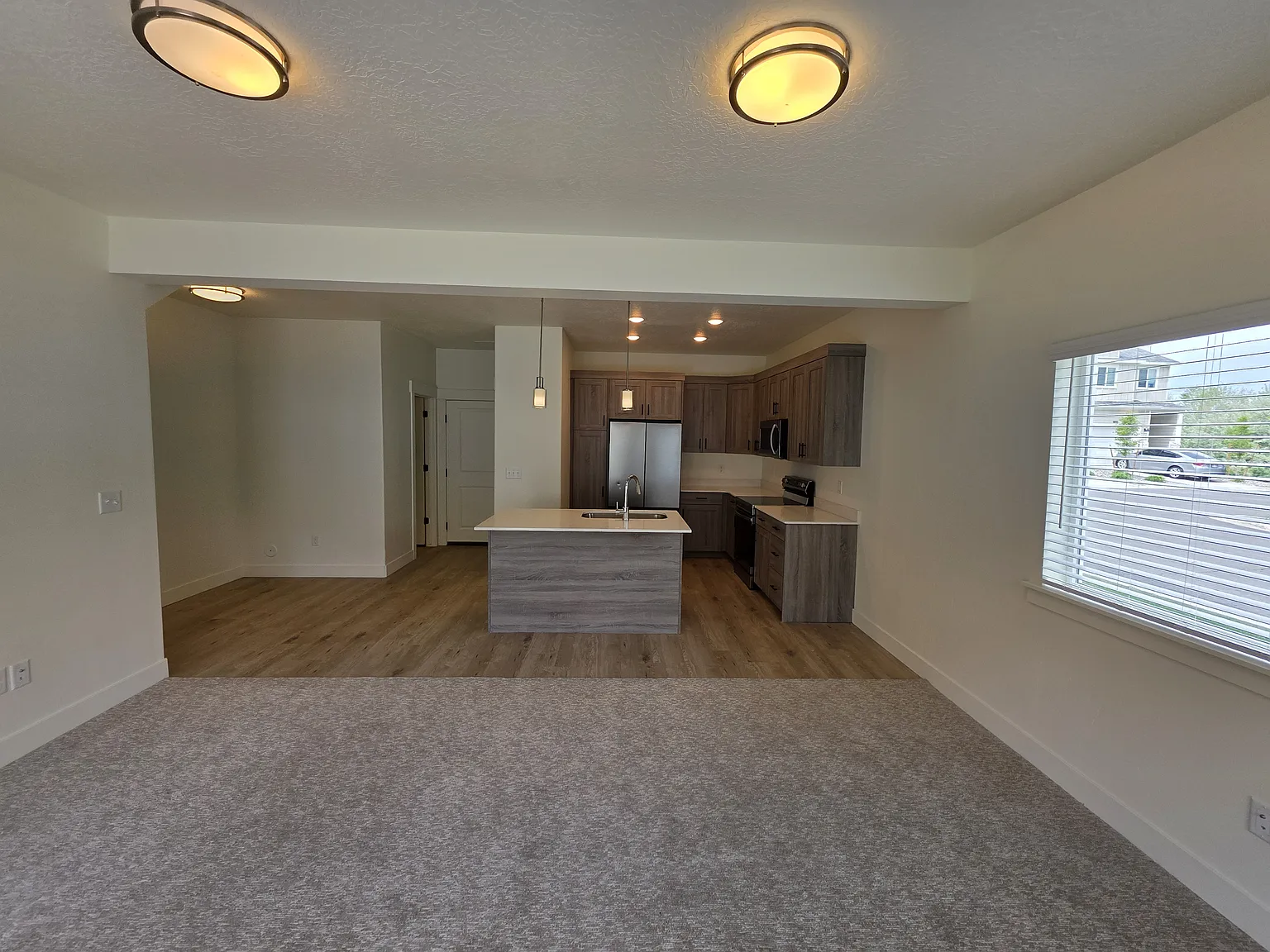 3 bed, 2.5 bath, 1500 sqft, $2,100 — Photo 3