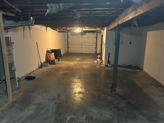 5th image of 305 S 73rd Dr