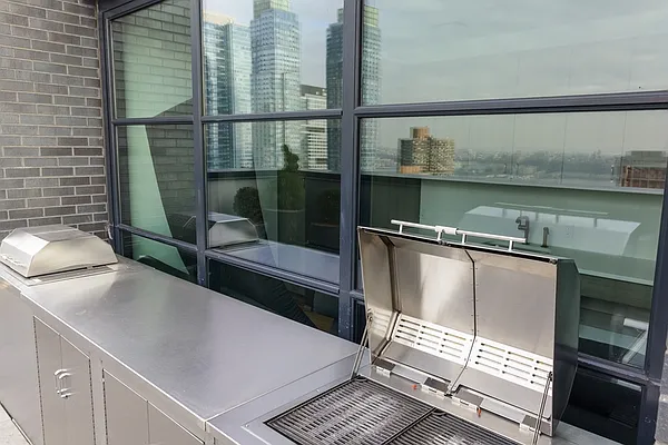 Rented by Greystar | media 8