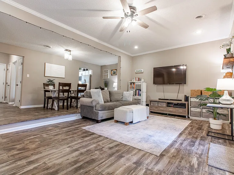 1205 E 8th Ave #1 — Photo 9