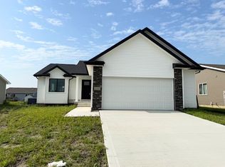 2107 White Oak Ln, Granger, IA 50109
