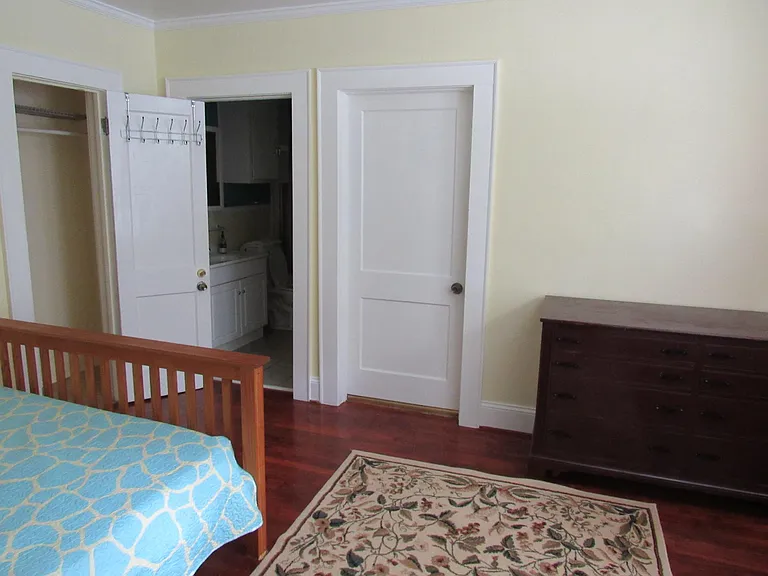 705 W Markham Ave #B — Photo 4
