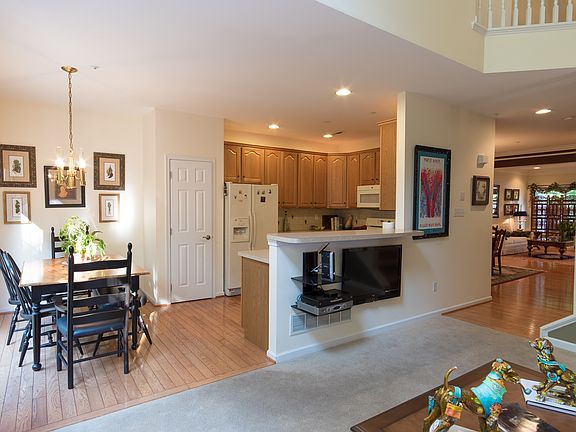 Trans betw DR & Kitchen