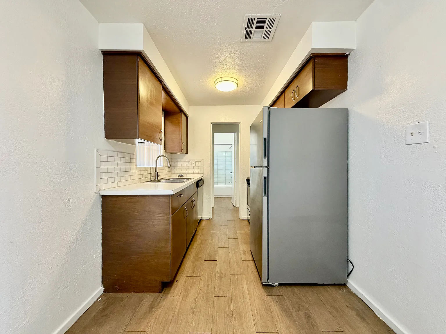 1 bed, 550 sqft, $995 — Photo 4