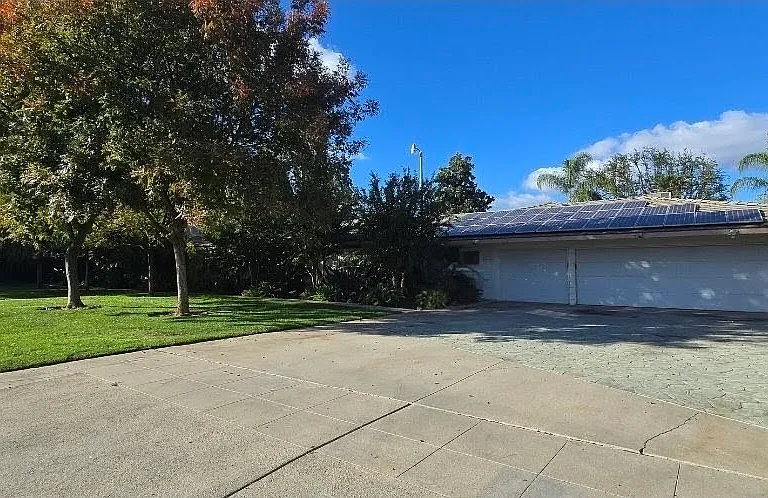 1176 W San Bruno Ave — Photo 7