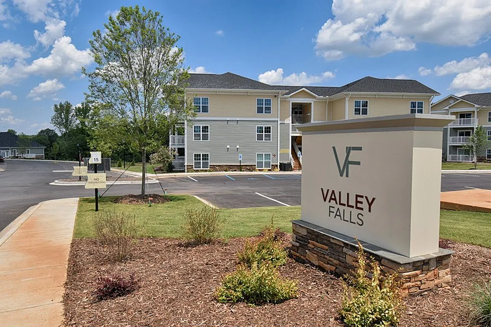Valley Falls Apartments — Photo 1