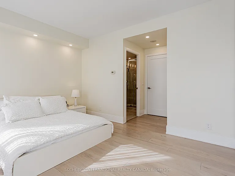 70 Roehampton Ave #2014 — Photo 22
