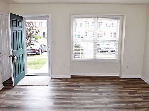 2nd image of 9909 Warwick Pl