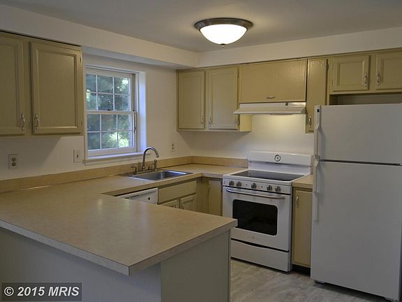 Bright and spacious kitchen