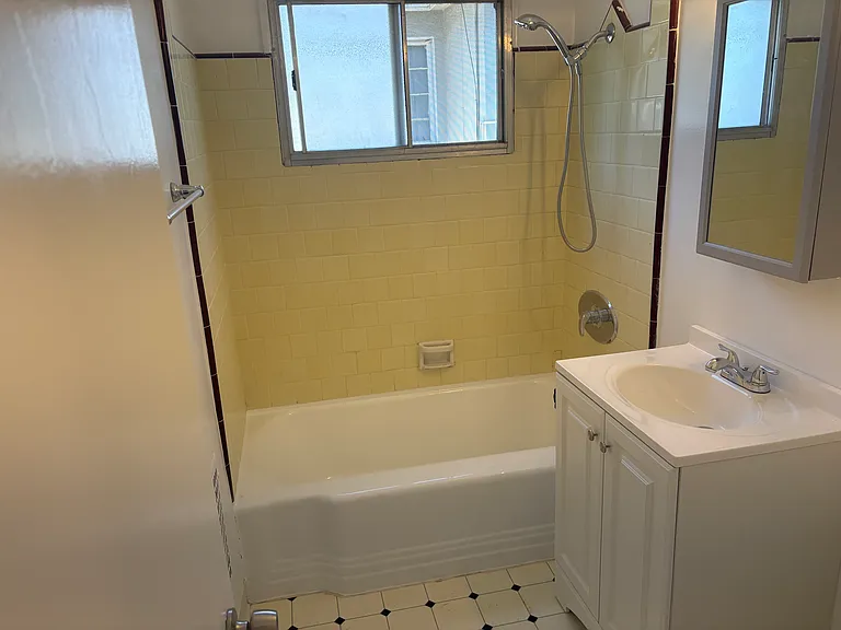 1005 N Sweetzer Ave #17 — Photo 8