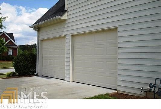 4th image of 409 Carriage Oaks Dr