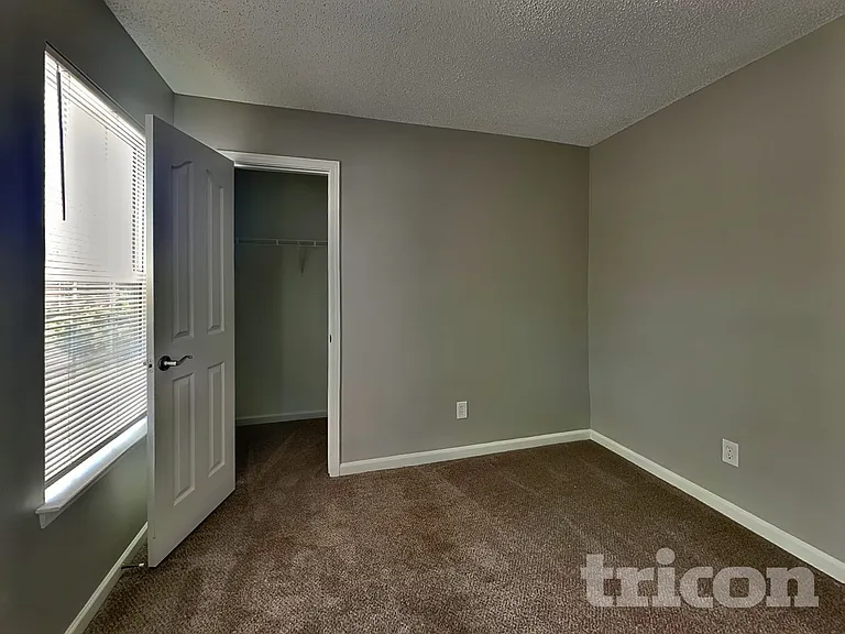 106 Newbury Dr — Photo 11