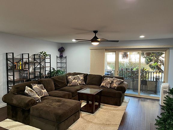 2nd image of 2514 Clairemont Dr Unit 108