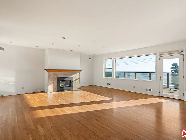 7203 Rindge Ave — Photo 6