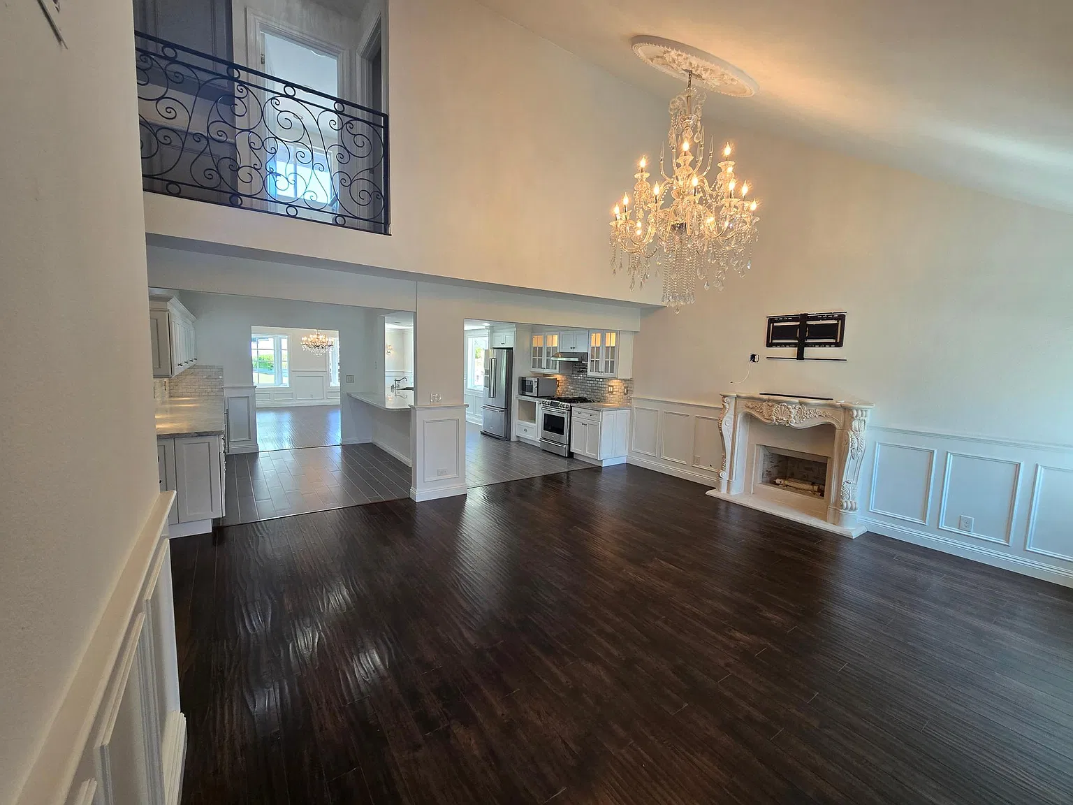 5 bed, 3.5 bath, 2300 sqft, $7,000 — Photo 2