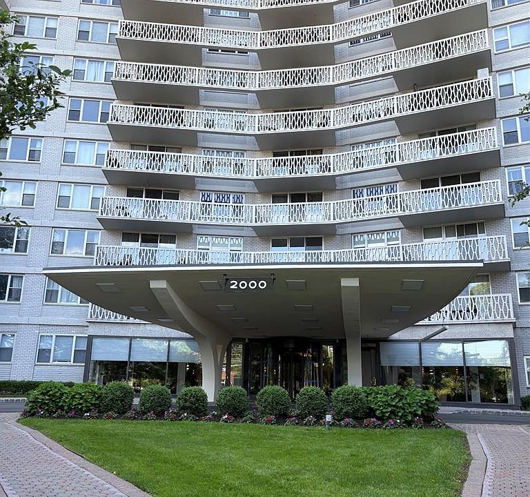 1st image of 2000 Linwood Ave APT 21R