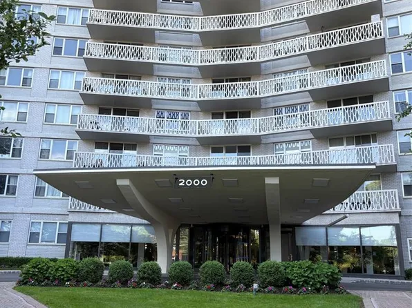 2000 Linwood Ave APT 21R, Fort Lee, NJ 07024