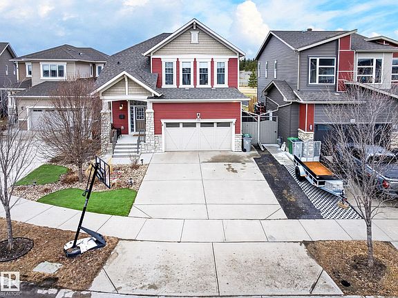 3rd image of 152 Rideau Cres