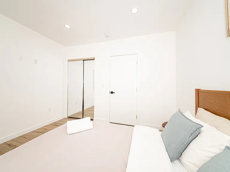 5849 Vesper Ave — Photo 18