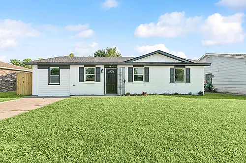 228 Chapel Ln Photo 1
