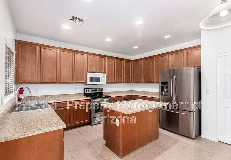 322 S 116th Ave — Photo 23