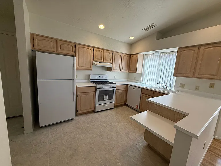 480 S Sawmill Gardens Dr — Photo 6