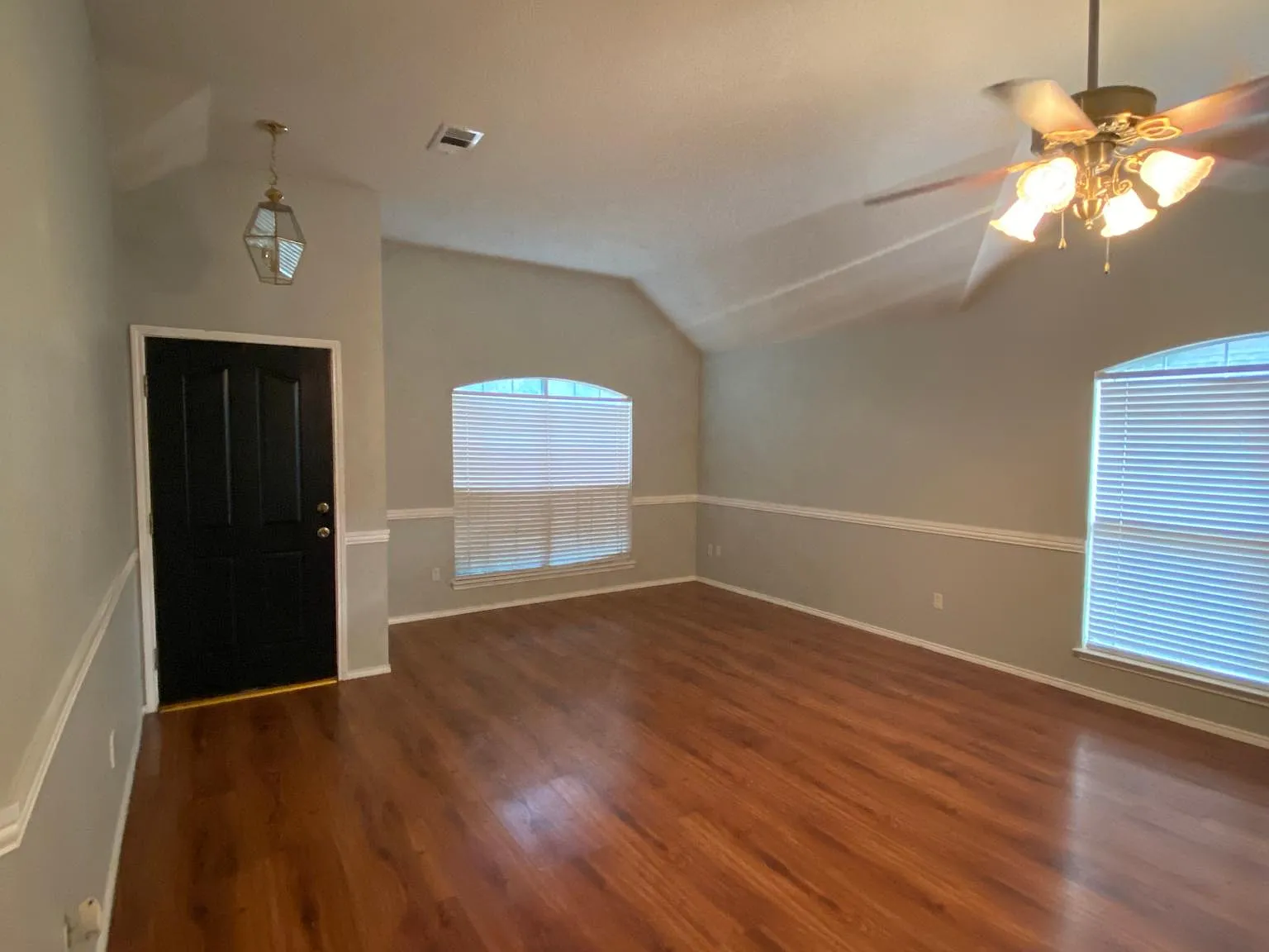 4 bed, 2202 sqft, $3,000 — Photo 3
