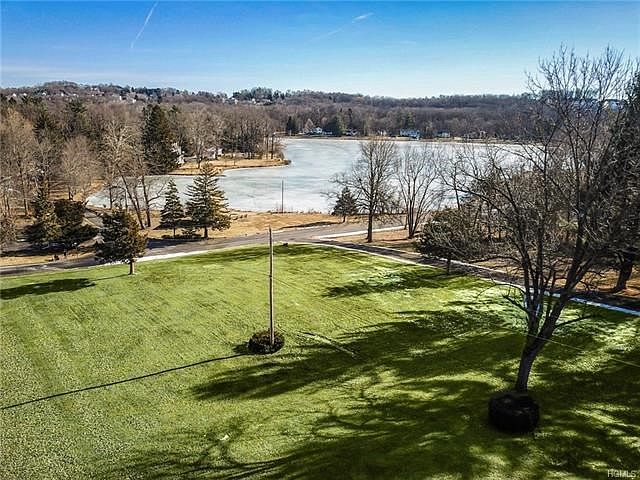 1st image of Lake Oniad Dr