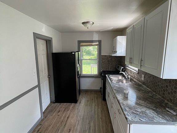 4th image of 15756 Bentler St