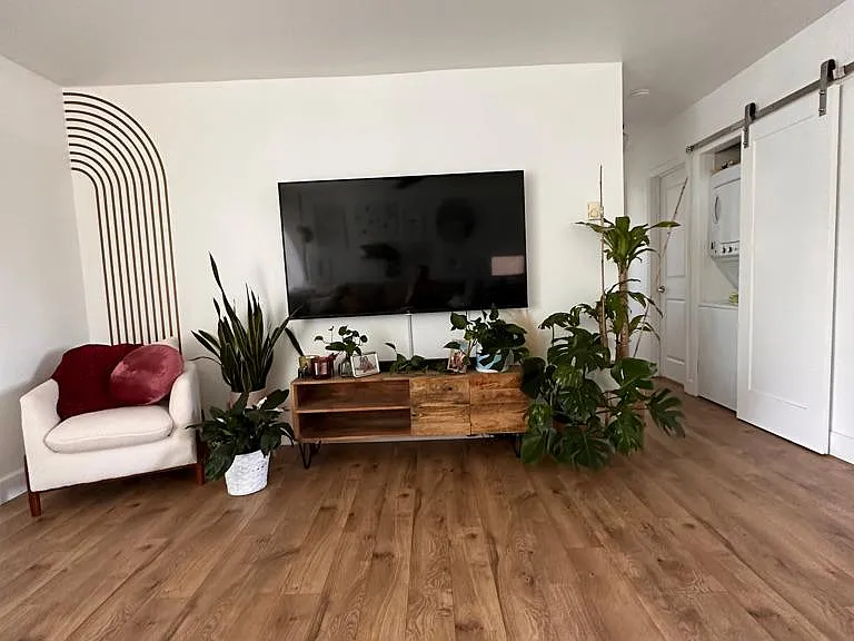 2020 Diamond St #8 — Photo 2