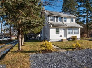 607 W Lawn Ave, West Lawn, PA