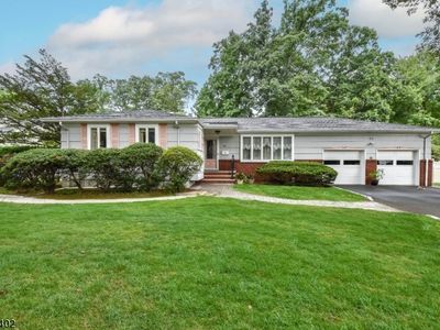 68 Stonehenge Ter, Clark, NJ, 07066
