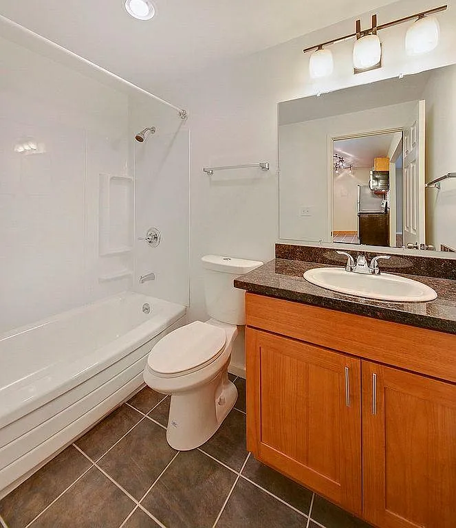 2 bed, 825 sqft, $2,195 — Photo 1