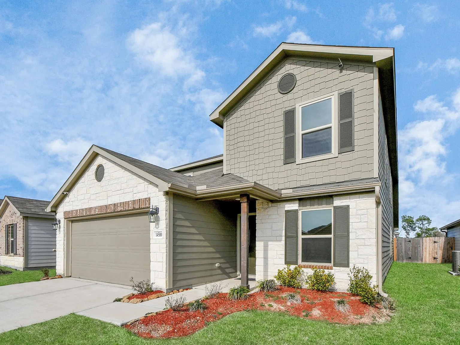 4 bed, 2.5 bath, 2844 sqft, $2,450 — Photo 2