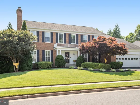 2768 Mansway Dr, Herndon, VA 20171