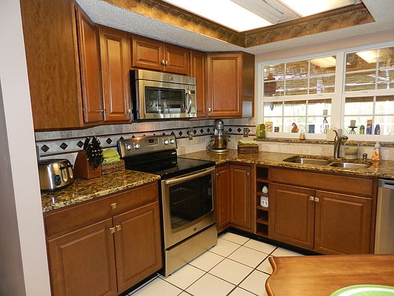 2nd image of 13919 Briardale Ln