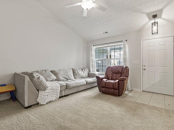 3rd image of 26 Ellington Commons Ln